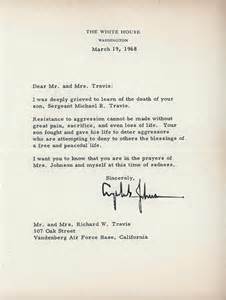 Redagujemy pisma urzędowe, napiszemy pozew do sądu, odwołanie, skargę, zażalenie, a także CV i list motywacyjny. Pisma urzędowe zredagowane przez nas opatrzone są istotnymi dla niego załącznikami. Napiszemy każde pismo urzędowe, którego potrzebuje klient, ale także dokonamy korekty pisma urzędowego, które klient sam sporządził, uzupełniając go o wymogi formalne oraz poprawiając formę dokumentu Redagujemy pisma urzędowe adresowane do sądów, urzędów miast, spółdzielni mieszkaniowych. Zredagujemy każdy pozew, także taki, który wymaga tezy dowodowej oraz opatrzenia go załącznikami, potwierdzającymi tezę dowodową. Pisma urzędowe sporządzane przez nas przygotowywane są kompleksowo, przygotowujemy kopię dokumentów oraz bazę instytucji, do których ma być wysłane pismo urzędowe. Napiszemy pismo urzędowe do sądu, spółdzielni mieszkaniowej, pracodawcy czy ubezpieczyciela.