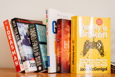 Redagujemy książki, przygotowujemy książki i artykuły do druku, wykonujemy adjustację tekstu. Przyjmujemy także projekty książek, w których wykonujemy usługę redakcji i korekty tekstu. Pomagamy zredagować korespondencję firmową i prywatną. Piszemy teksty branżowe i specjalistyczne, także na strony internetowe, przygotowujemy teksty pod pozycjonowanie stron internetowych, wykonujemy projekty książek, dostosowujemy artykuły do wymogów redakcyjnych wydawnictwa. Pomagamy zredagować plany prac magisterskich i licencjackich